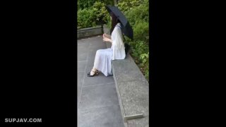 棕发美女诱人的独秀